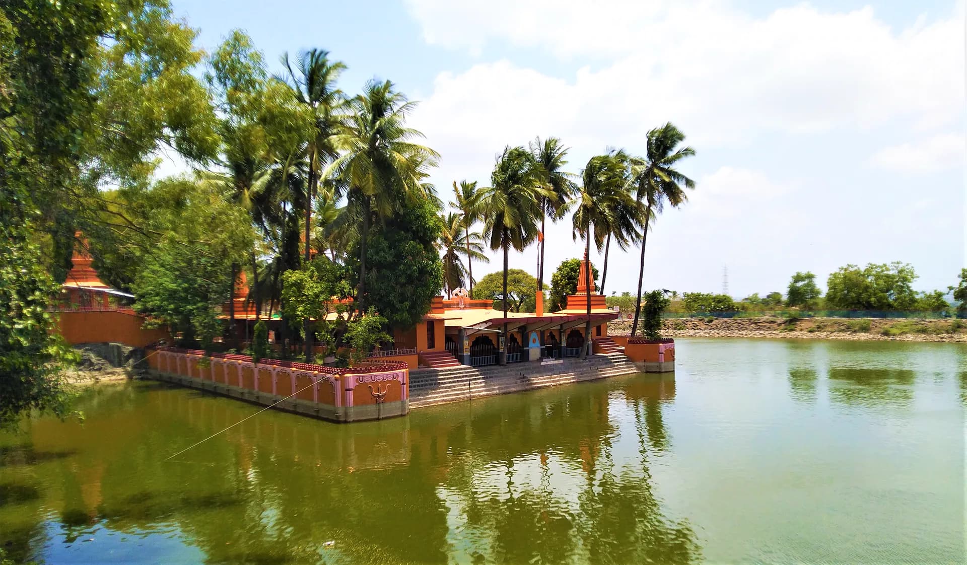 Ramdara temple sitting on its lake near Loni Kalbhor, ringed by palms